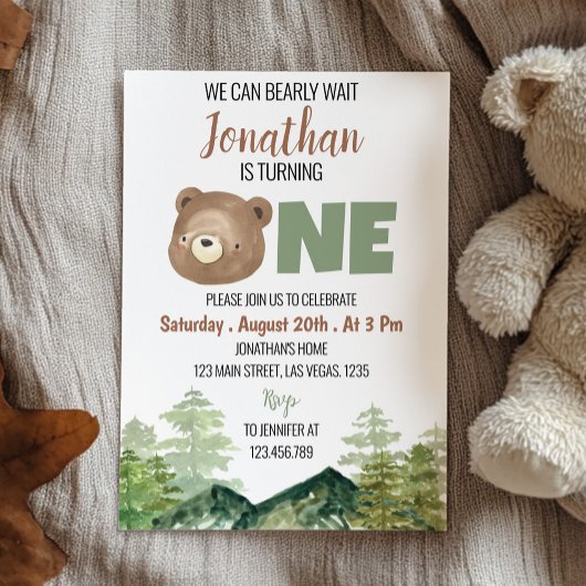ウッドランドベア私たちは最初の誕生日を待つことができる 招待状