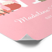 ウッドランドベビーイニシャルモノグラムピンク子供部屋 ポスター (角)