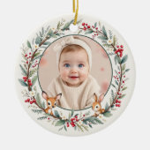 ウッドランドベビー初めてのクリスマスパーソナライズされた写真 セラミックオーナメント (正面)