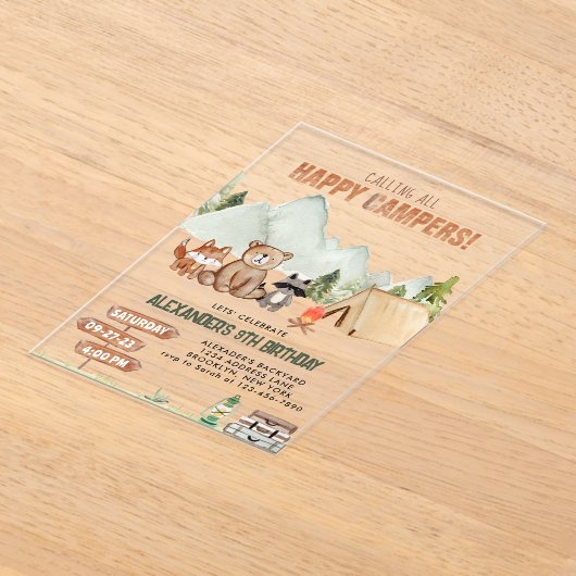 ウッドランドモダンハッピーキャンパーキャンプ子供の誕生日 アクリル招待状 (レイダウン)