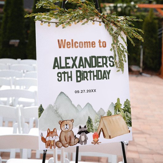 ウッドランドモダンハッピーキャンパーキャンプ子供の誕生日 ポスター