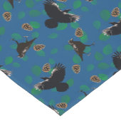 ウッドランドレイヴンブラックバード&パインコーンブルーフォレスト ショートテーブルランナー (コーナー)