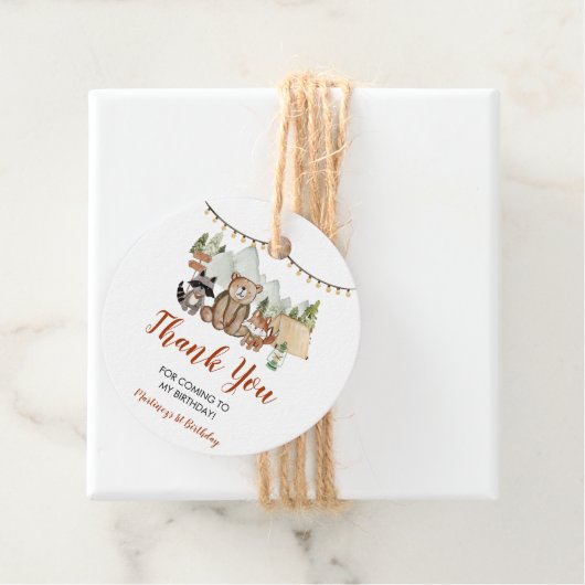 ウッドランドワンハッピーキャンパーファースト誕生日の好意 フェイバータグ (インサイチュ)