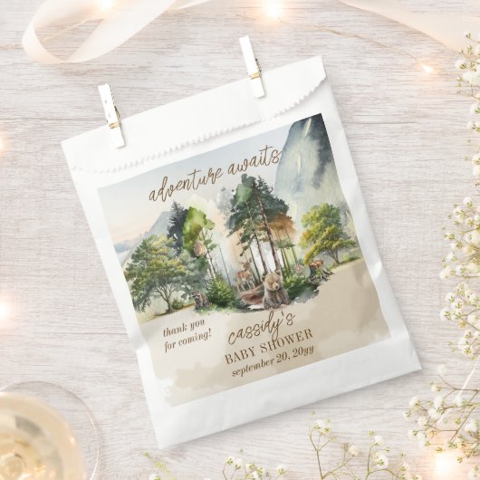 ウッドランド素朴アドベンチャーが少年の赤ちゃんシャワーを待つ フェイバーバッグ (クリップ留めされた状態)