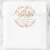ウッドランド赤面ピンクフローラベビーシャワー誕生日 ラウンドシール (バッグ)