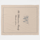 ウッドリッジウェディングギフトファミリー姓おしゃれなモノグラム フリースブランケット (正面(横))