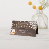 ウッドレース、ストリングライト、赤面&ピーチフローラ プレイスカード (裏面)