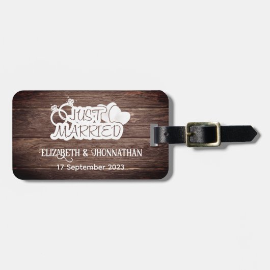 ウッド素朴たった今結婚しましたホワイトタイポグラフィカップル ラゲッジタグ (正面横)