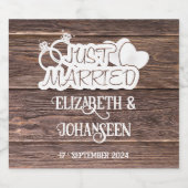 ウッド素朴たった今結婚しましたホワイトタイポグラフィ結婚ズ スパークリングワインラベル (シングルラベル)