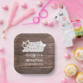 ウッド素朴たった今結婚しましたホワイトタイポグラフィ結婚ズ ペーパープレート (パーティー)