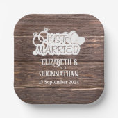 ウッド素朴たった今結婚しましたホワイトタイポグラフィ結婚ズ ペーパープレート (正面)