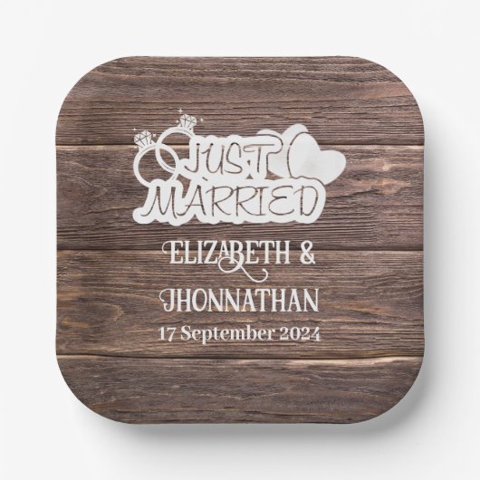ウッド素朴たった今結婚しましたホワイトタイポグラフィ結婚ズ ペーパープレート (正面)