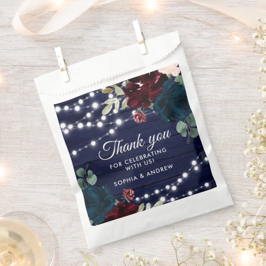 ウッド素朴マルサラ&ネイビーブルーの花 フェイバーバッグ (クリップ留めされた状態)