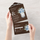 ウッド素朴メイソンジャールほこりっぽいブルーフローラズ結婚 オールインワン招待状 (貼ってはがせる)