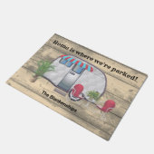 ウッド素朴ヴィンテージキャンパーレッドチェアキュートカスタム ドアマット (アングル)