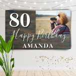 ウッド素朴写真80th Birthday Partyバナー 横断幕<br><div class="desc">ウッド素朴写真80thバースデーパーティーのバナー。80歳素晴らしの誕生日パーティーに署名しカスタムて、名前とトレンディーのスクリプトの文字。背景は濃い木目の質感で、文字は白色。あなたの写真、あなたの名前と年齢とバナーをパーソナライズし、独自の誕生日パーティバナーを作る。</div>