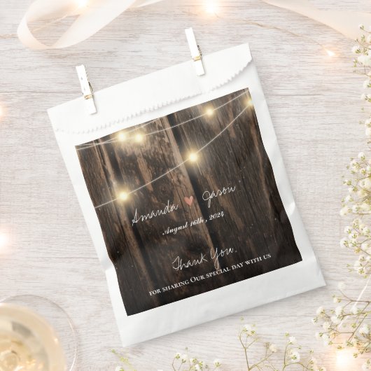 ウッド素朴新郎新婦サンキューウェディングパーティー フェイバーバッグ (クリップ留めされた状態)