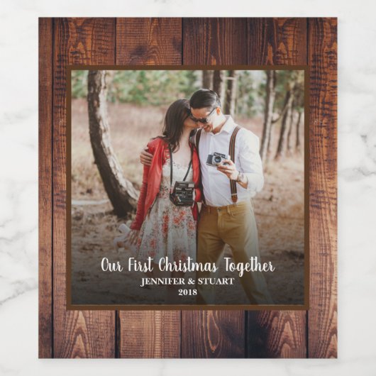 ウッド素朴私たちの初めてのクリスマス一緒に写真 ワインラベル (シングルラベル)