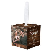 ウッド素朴私たちの初めてのクリスマス婚約した3 Photo キューブオーナメント (正面アングル)