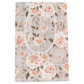 ウッド&シャビー素朴シックバラフローラ誕生日 ミディアムペーパーバッグ (正面)