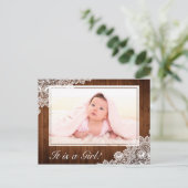 ウッド&素朴ホワイトレースベビーガールフォト誕生 案内ポストカード (スタンド正面)