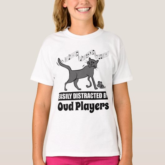 ウトゥ演奏家に簡単に気を取られる猫 Tシャツ (正面)