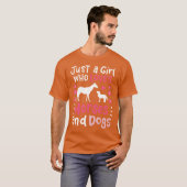 ウマとイヌ 馬 犬 ビンテージ 楽しい Tシャツ (正面フル)