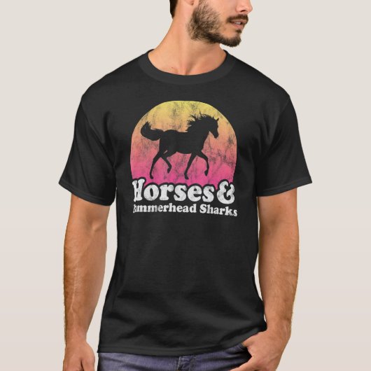 ウマとシュモクザメ 女性 か 女子 馬 Tシャツ (正面)