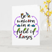 ウマの一角になるタイポグラフィ カード (黄色い花)