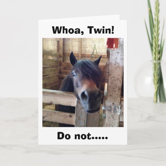 ウマはまだ双子じゃない祝と言う カード (正面)