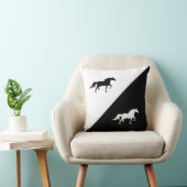 ウマエレガントーシルエットON白黒 クッション (椅子)