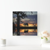 ウマオークの木と池の反射 スクエア壁時計 (ホーム)