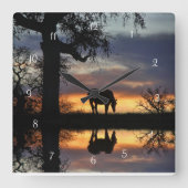ウマオークの木と池の反射 スクエア壁時計 (正面)