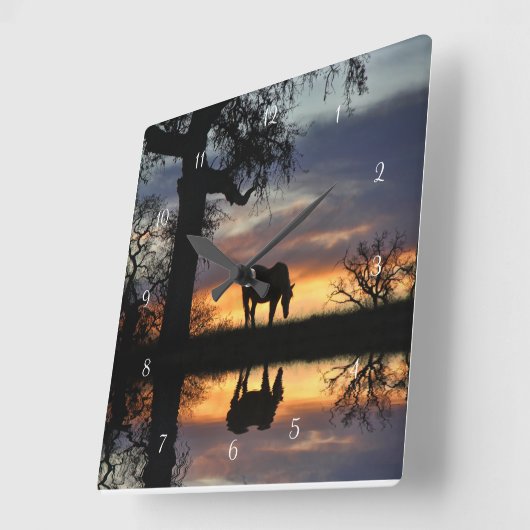 ウマオークの木と池の反射 スクエア壁時計 (傾斜)