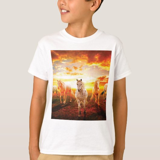 ウマズアットサンセット装飾用クッション Tシャツ (正面)