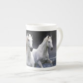 ウマランニングーズ装飾用クッション ボーンチャイナマグカップ (正面右)