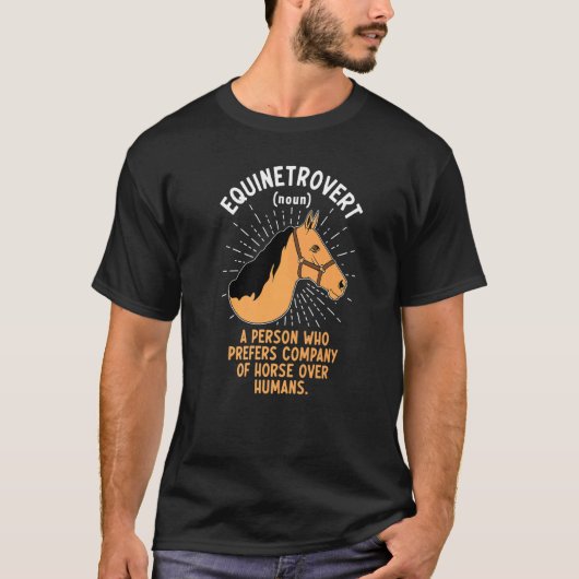 ウマ内向型 定義 ジョーク ミーム 馬 Tシャツ (正面)
