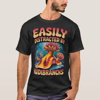 ウミウシに気を取られがちな生物学者 Tシャツ