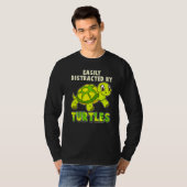 ウミガメに簡単に気を取られる海ウミガメ Tシャツ (正面フル)