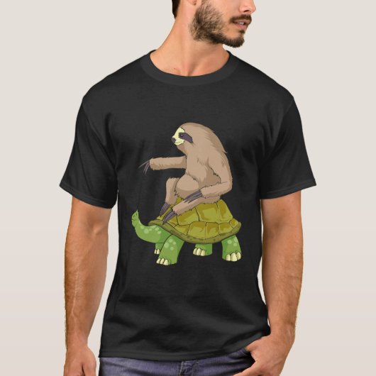 ウミガメのナマケモノに乗おもしろいるナマケモノ Tシャツ (正面)