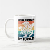 ウミガメの両生類に容易おもしろいに気を取られクールる コーヒーマグカップ (左)