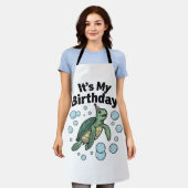 ウミガメの誕生日Tシャツデザイン_1 エプロン (着用した状態)