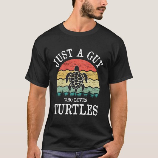 ウミガメの贈り物が大好きな男 Tシャツ (正面)