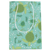 ウミガメの赤ちゃんシャワーの下 ミディアムペーパーバッグ (正面)