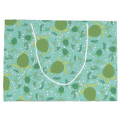 ウミガメの赤ちゃんシャワーの下 ラージペーパーバッグ (裏面)