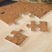 ウミガメの近くで日光浴をする短い鼻のクロコダイズ ジグソーパズル (側面)