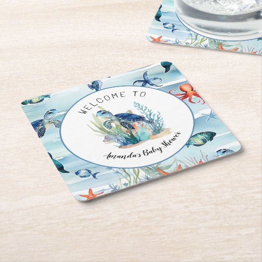 ウミガメの青い男の子のシャワーの下 スクエアペーパーコースター (アングル)