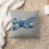 ウミガメ絵画のグレイ枕 クッション (ブランケット)