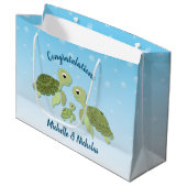 ウミガメ赤ちゃんシャワーコーエド男女兼用 ラージペーパーバッグ (正面アングル)