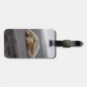 ウミガメ – 黒い砂のビーチ – ラゲッジタグ (裏面横)